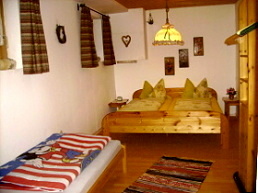 Schlafzimmer mit Doppel- und Einzelbett - Zum Vergr&ouml;&szlig;ern anklicken